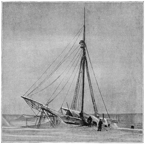 De Gj&ouml;a in het ijs te Port-Gj&ouml;a.