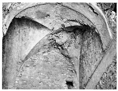 Fig. 98.&mdash;UKHEIḌIR, GROIN IN CORRIDOR C.