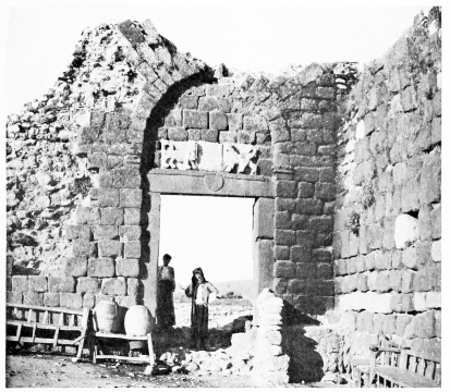 Fig. 185.&mdash;JEZÎRET IBN ’UMAR, GATE OF FORTRESS.