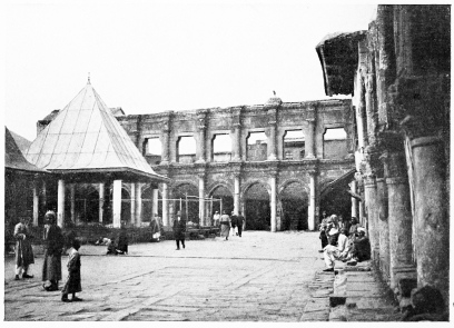 Fig. 209.&mdash;DIYÂRBEKR, COURT OF ULU JÂMI’.